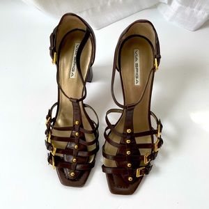 Brown women sandal.